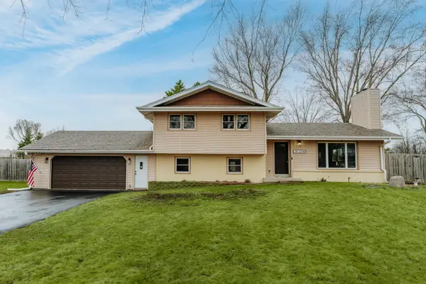 N85W12940 Renee Dr, Menomonee Falls, WI 53051
