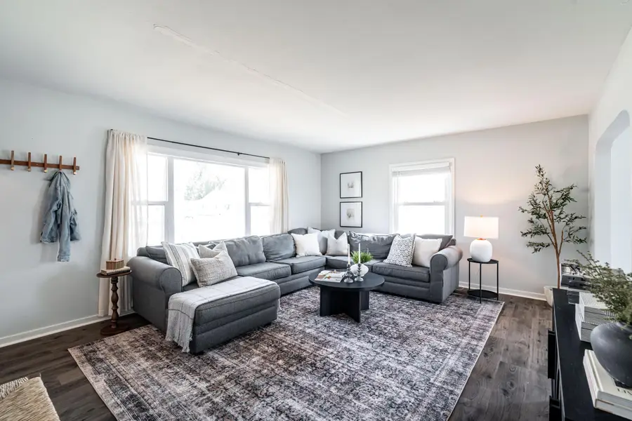 5439 S Egofske Rd, New Berlin, WI 53146 - #3