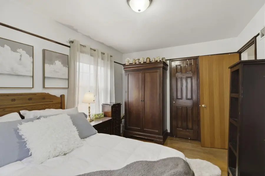 6711 W Howard Ave, Milwaukee, WI 53220 - #3