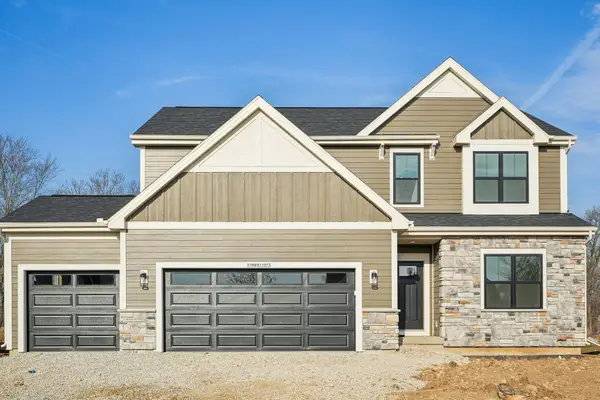 W149N11973 Red Holly Dr, Germantown, WI 53022