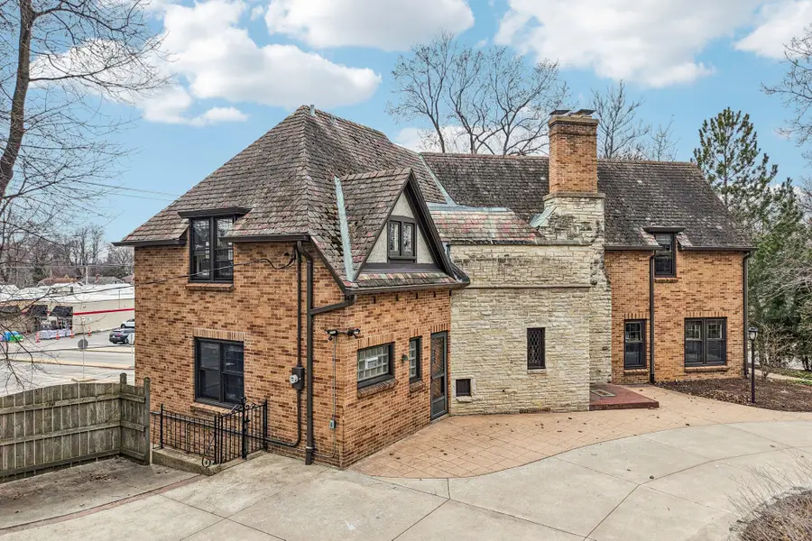 1618 Mountain Ave, Wauwatosa, WI 53213 - #2