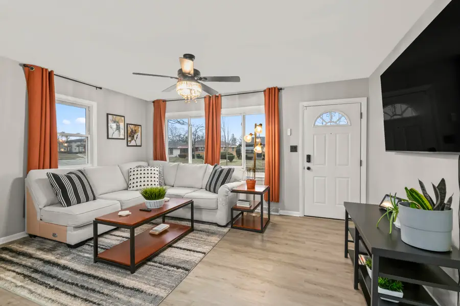 8126 W Glen Ave, Milwaukee, WI 53218 - #3