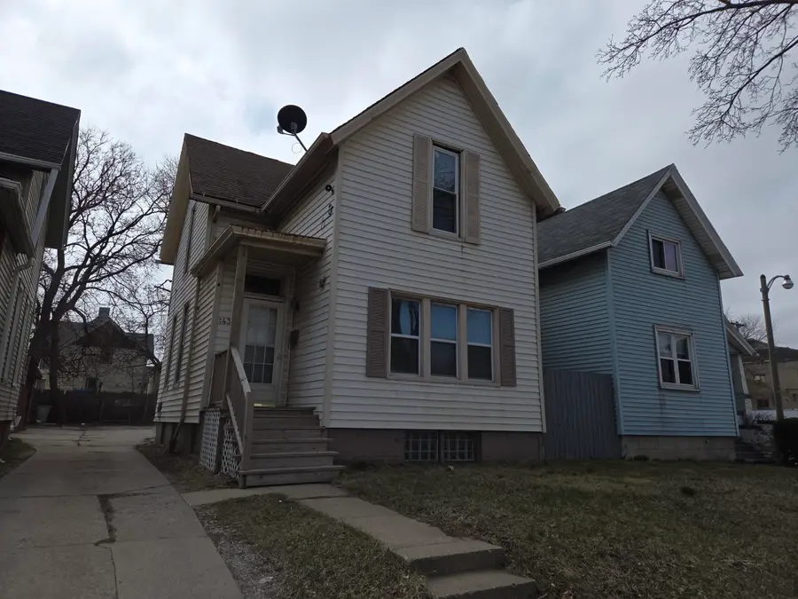 1433 W National Ave, Milwaukee, WI 53204 - #2