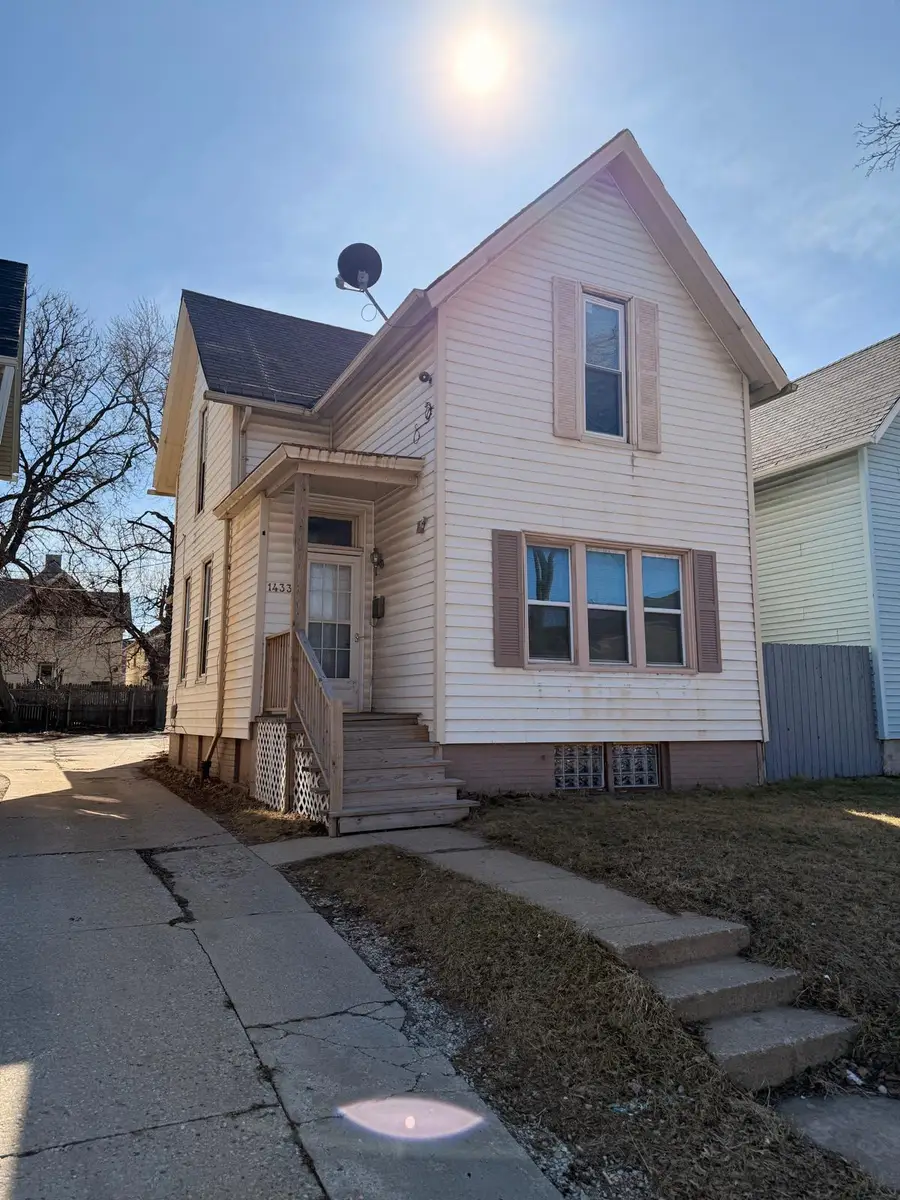 1433 W National Ave, Milwaukee, WI 53204 - #3