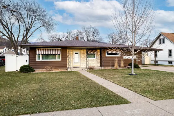 1119 Losey Blvd S, La Crosse, WI 54601