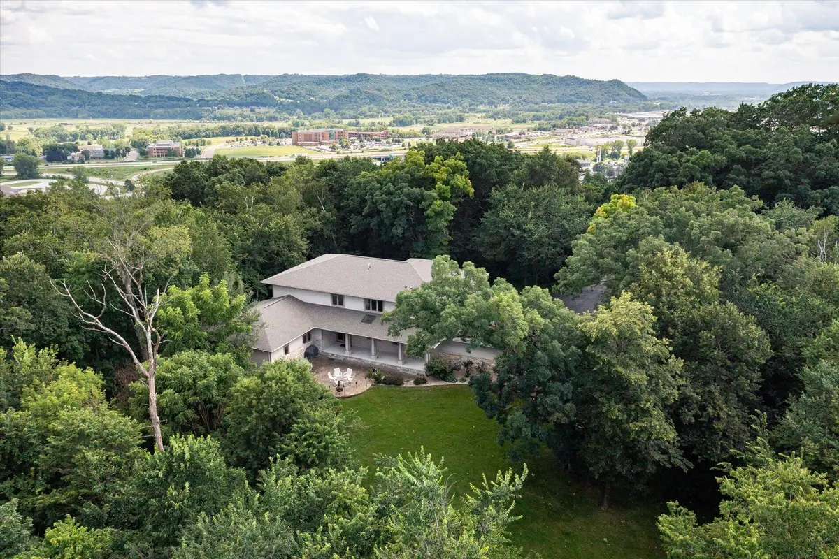 3031 Wild Rose Ln, Onalaska, WI 54650 - #1