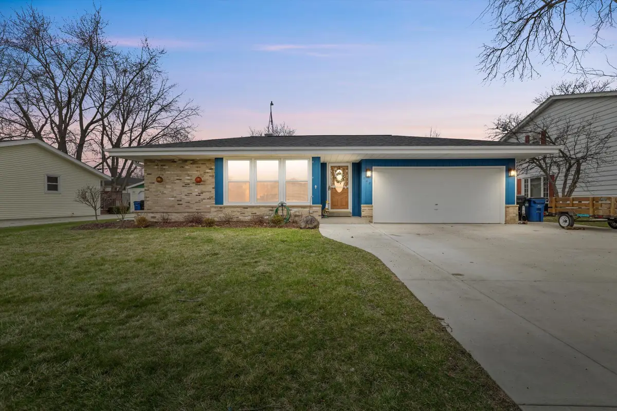 148 Echo Ln, Racine, WI 53406 - #1