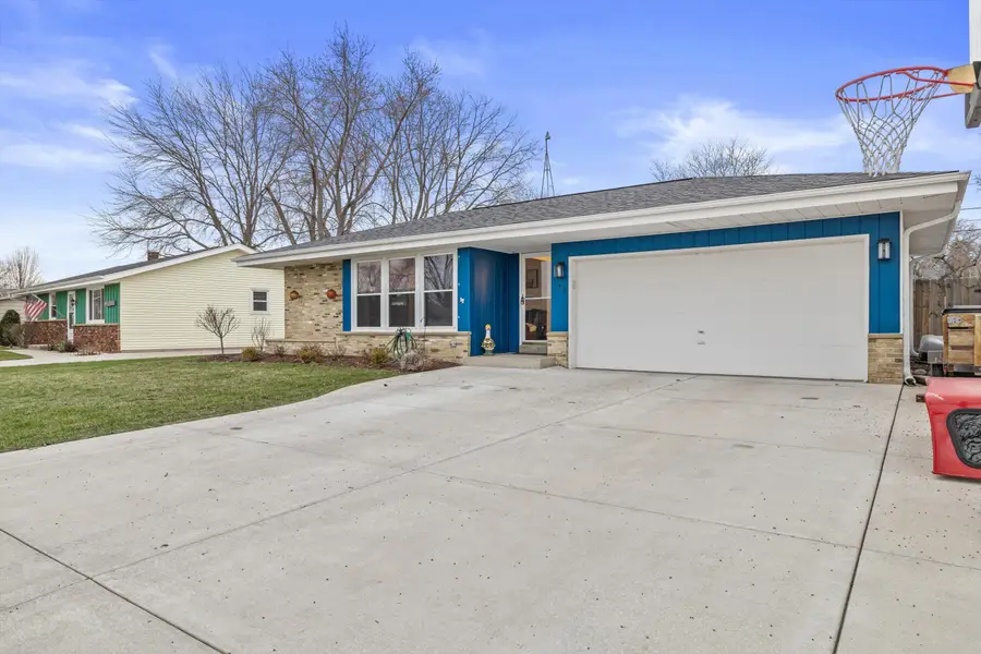 148 Echo Ln, Racine, WI 53406 - #2