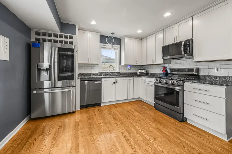 2242 W Carrington Ave, Oak Creek, WI 53154 - #2