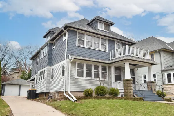 6633 W Lloyd St, Wauwatosa, WI 53213