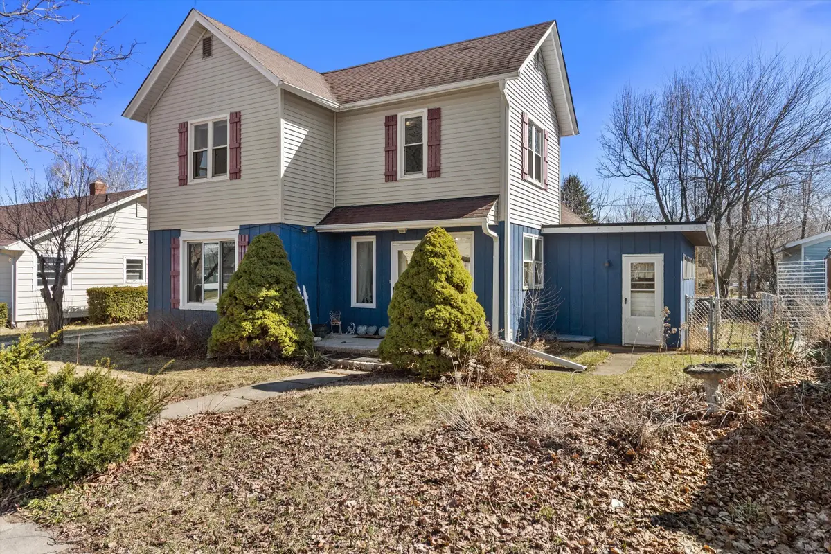 546 Sumner St, Genoa City, WI 53128 - #1