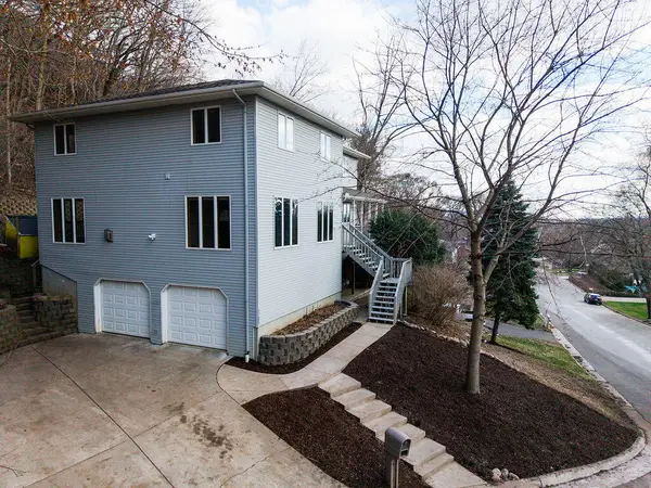 1705 Ohlsun Ct, La Crosse, WI 54601