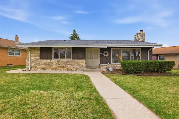 9837 W Sarasota Pl, Milwaukee, WI 53222