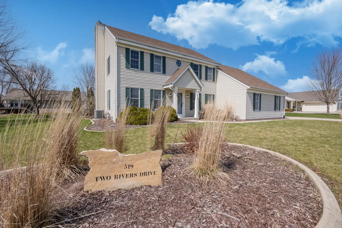 519 Two Rivers Dr, Mukwonago, WI 53149 - #1