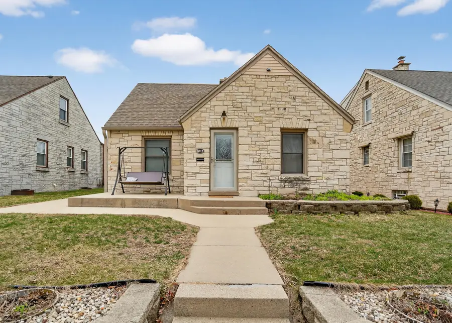 1617 S 52nd St, West Milwaukee, WI 53214 - #3