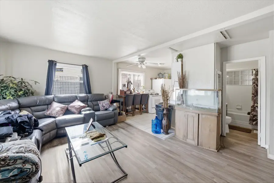 5817 N Teutonia Ave, Milwaukee, WI 53209 - #2