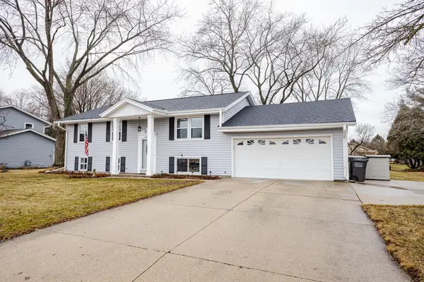1442 N Lapham St, Oconomowoc, WI 53066