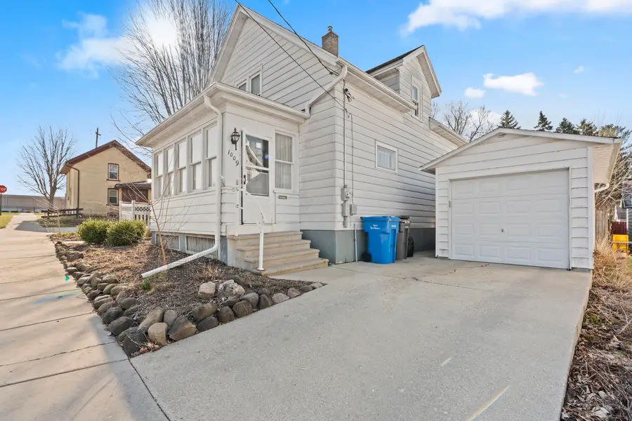 1009 Wisconsin St, Watertown, WI 53094 - #3