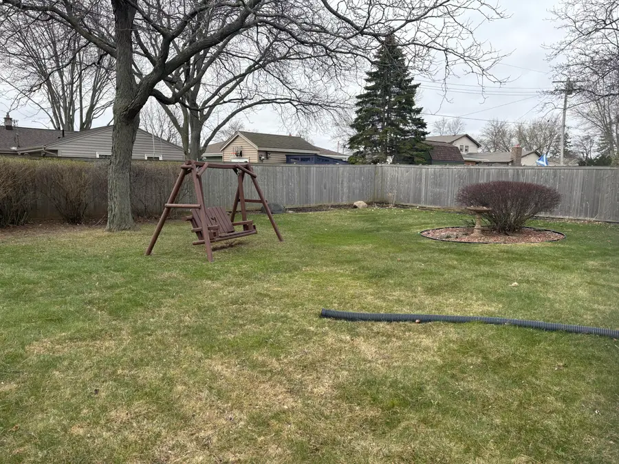 231 E Sunset Dr, Oak Creek, WI 53154 - #2