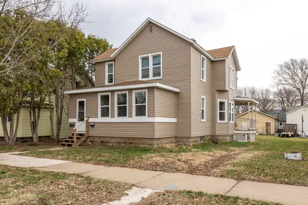 1306 Charles St, La Crosse, WI 54601