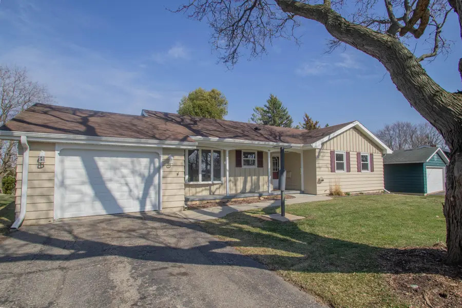 201 Oak Hill Ct, Watertown, WI 53094 - #3