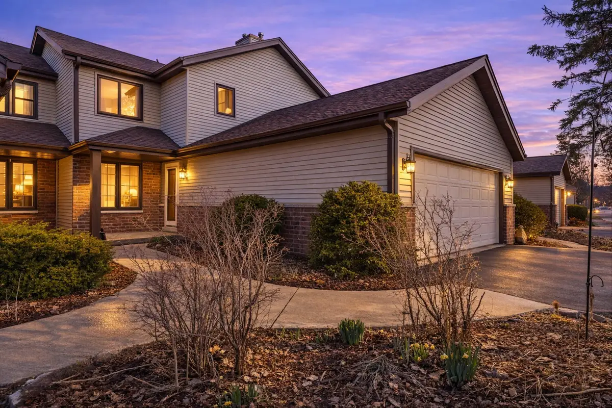 8107 S Legend Dr, Franklin, WI 53132 - #1