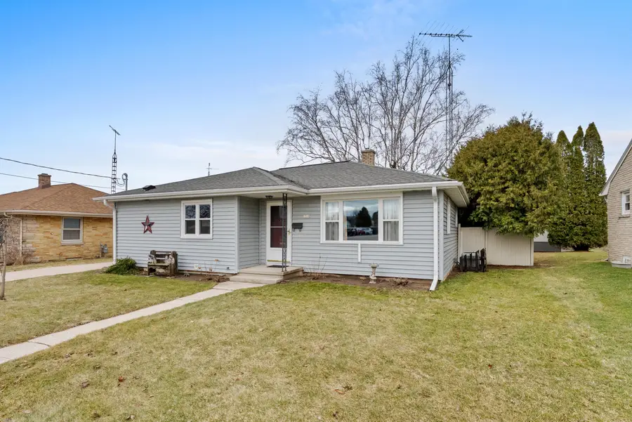 1318 S 24th St, Manitowoc, WI 54220 - #2