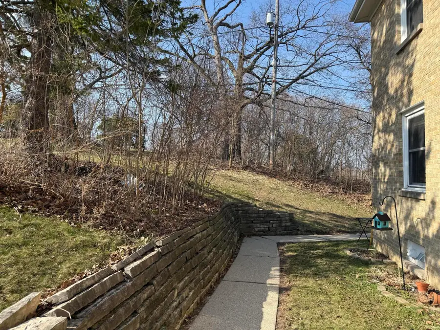 1342 E Randolph Ct, Milwaukee, WI 53212 - #2