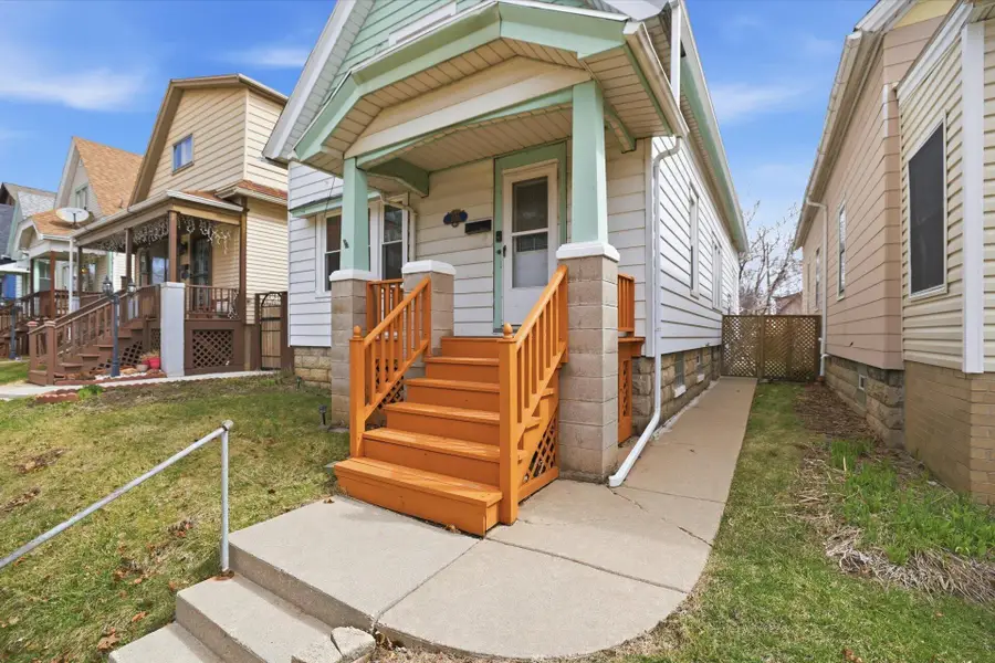 1534 S 32nd St, Milwaukee, WI 53215 - #2