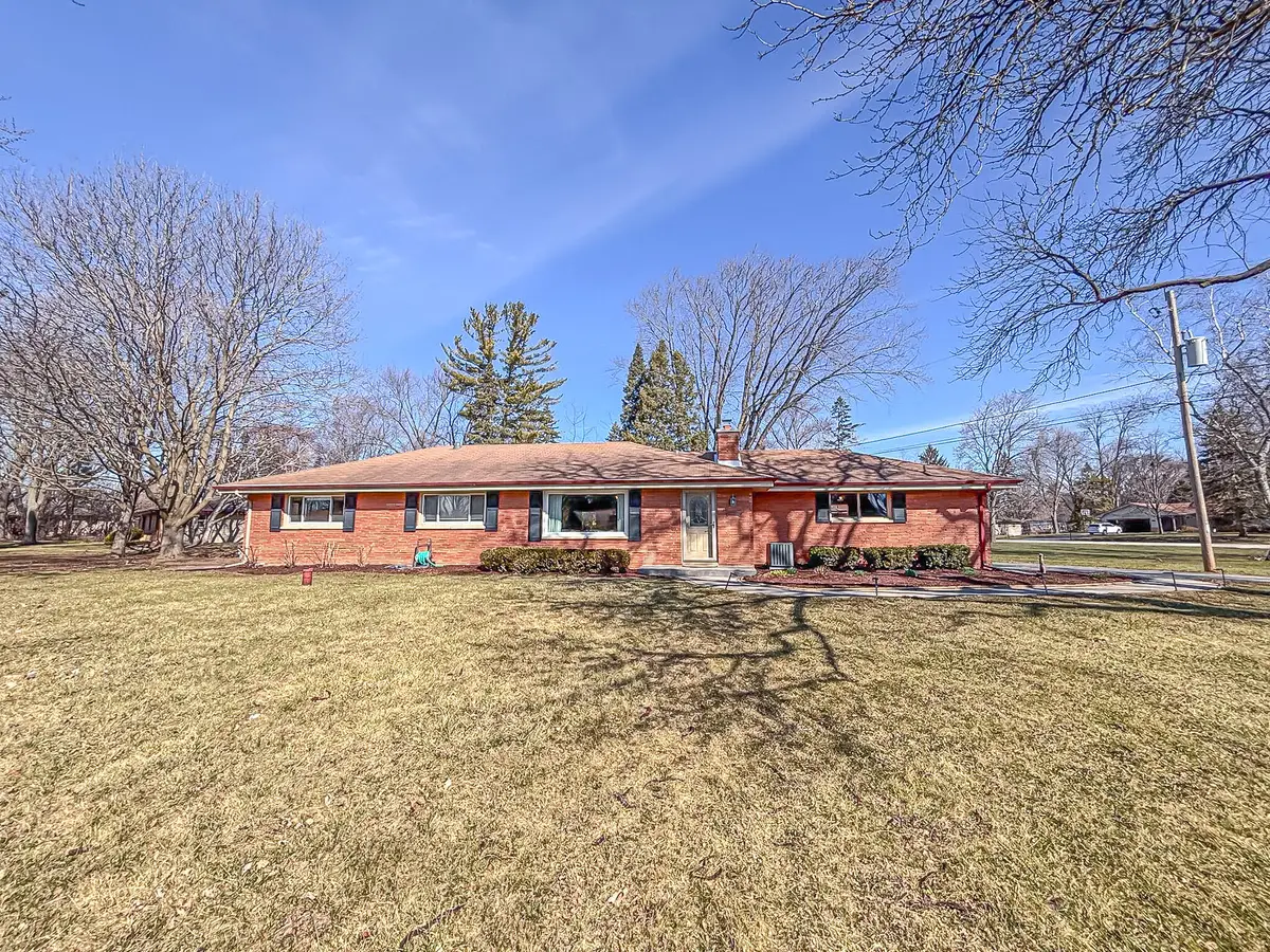 W158N5725 Elmway Dr, Menomonee Falls, WI 53051 - #1