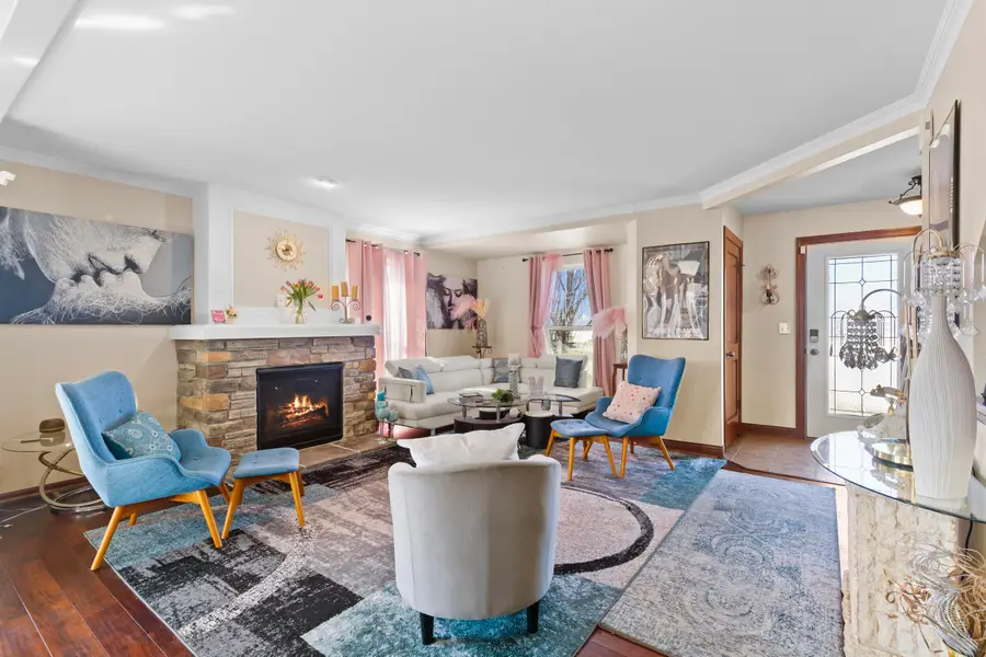 9502 W Parkland Ct, Milwaukee, WI 53224 - #3
