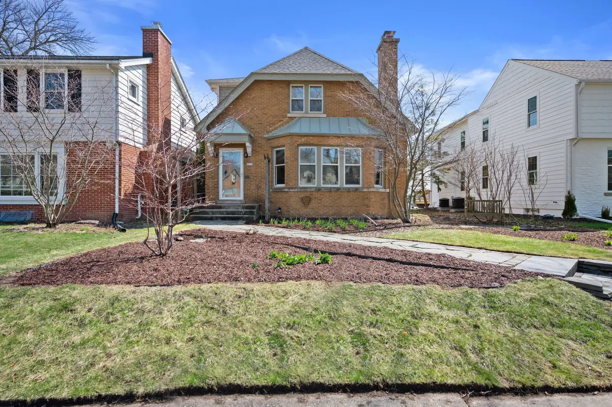 4832 N Newhall St, Whitefish Bay, WI 53217 - #1