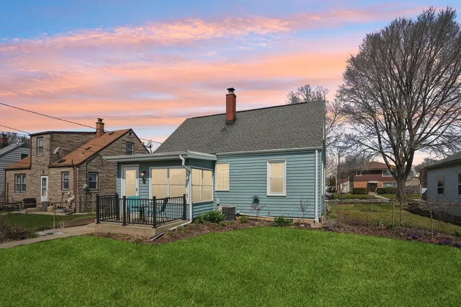 3327 E Bottsford Ave, Cudahy, WI 53110 - #2