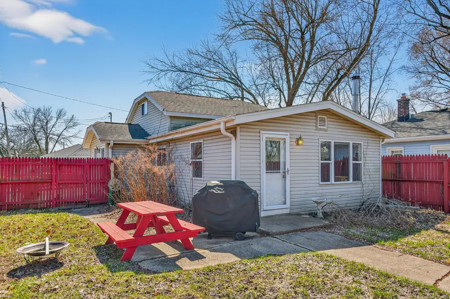 313 W Roberta Ave, Waukesha, WI 53186 - #2