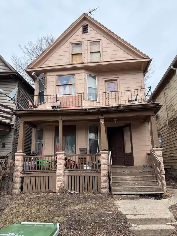 1912 W Rogers St, Milwaukee, WI 53204