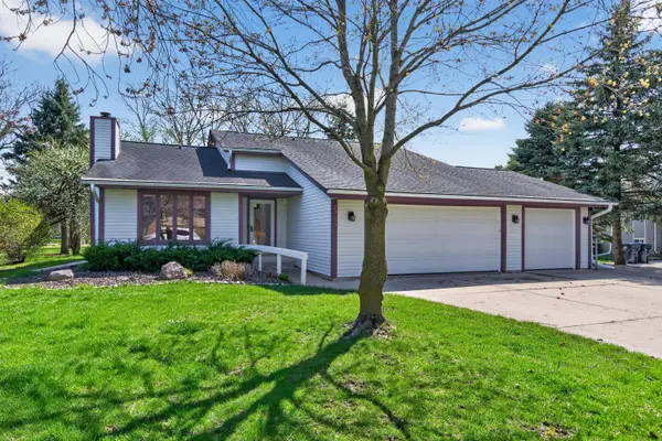 N61W23893 Sumac Ln, Sussex, WI 53089