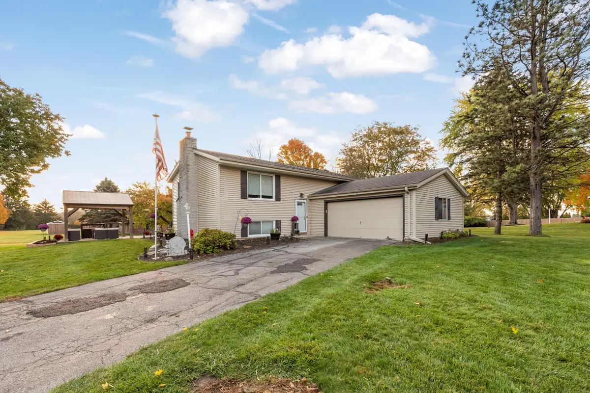 W275S8960 Hidden Lakes Dr, Vernon, WI 53149 - #1