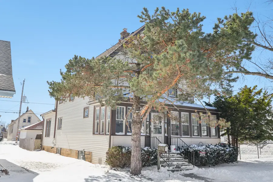 727 Minnesota Ave, South Milwaukee, WI 53172 - #3