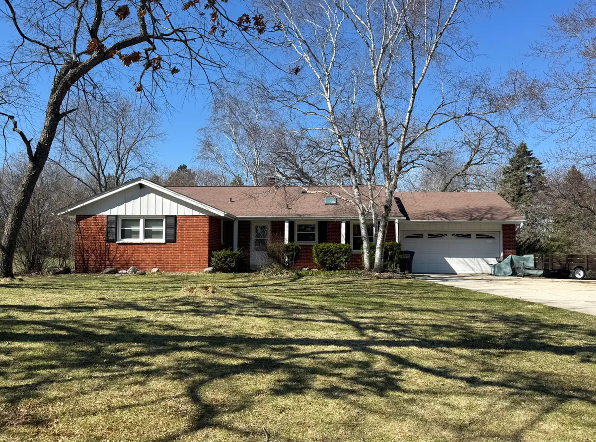 W300S2975 Snowdon Dr, Genesee, WI 53188 - #1