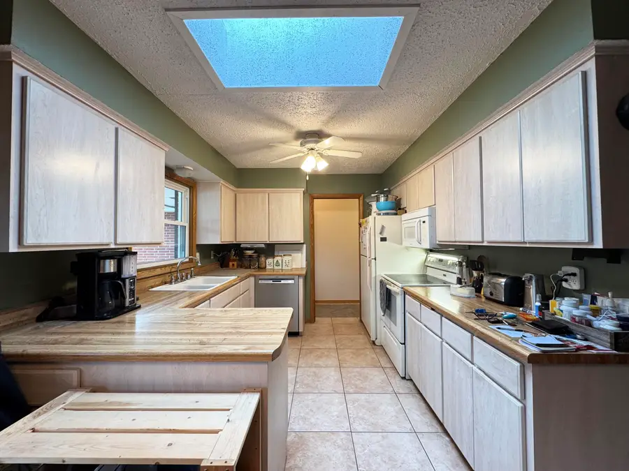 W300S2975 Snowdon Dr, Genesee, WI 53188 - #2