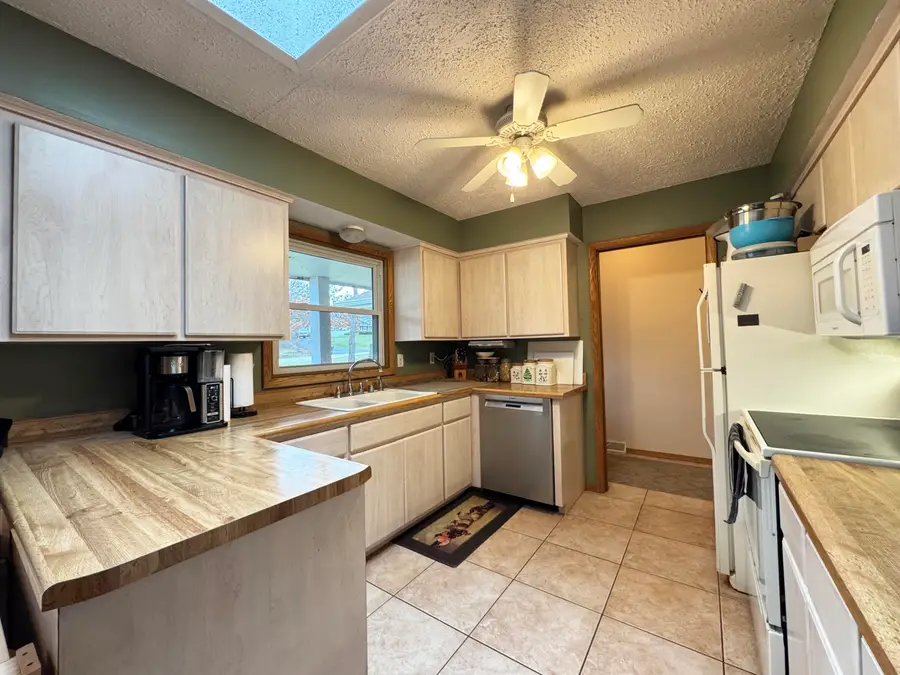 W300S2975 Snowdon Dr, Genesee, WI 53188 - #3