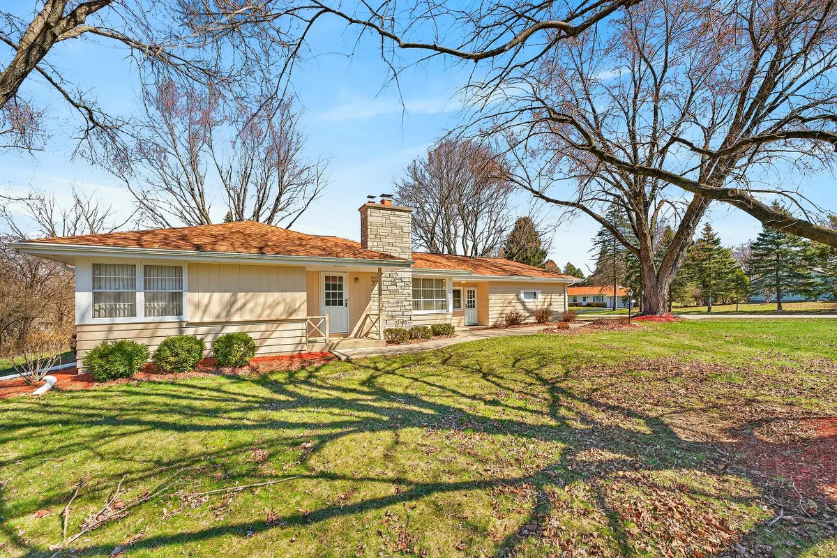 19030 Brookdale Dr, Brookfield, WI 53045 - #1