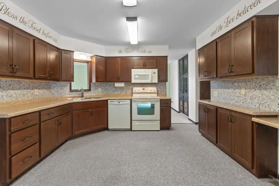 301 W Westlawn Ave, Elkhorn, WI 53121 - #2