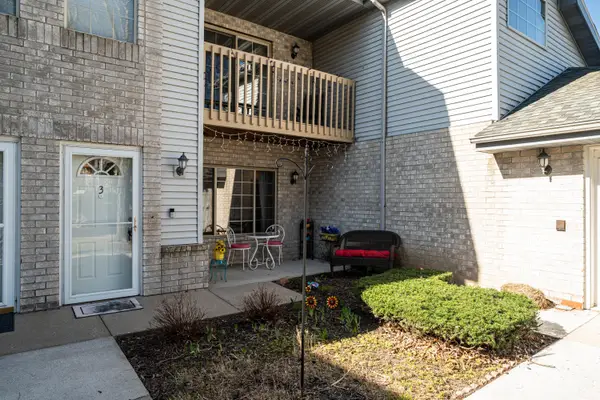 9390 W Loomis Rd, Franklin, WI 53132