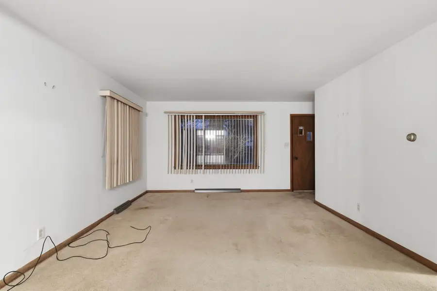 11016 W Wells St, Wauwatosa, WI 53226 - #3