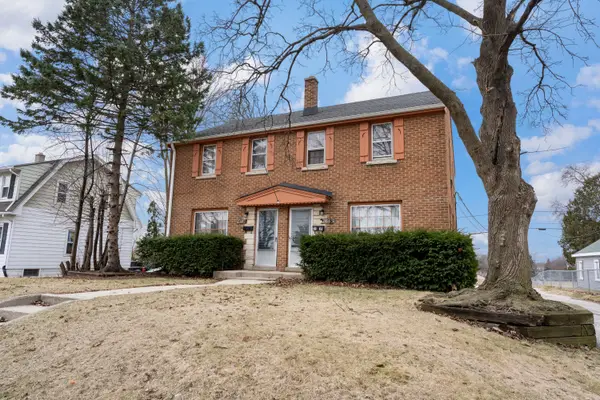 2135 S S 102 St, West Allis, WI 53227