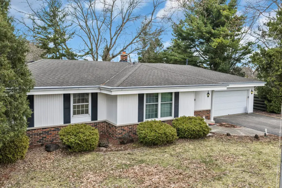 W256N5948 Windy Pass Dr, Lisbon, WI 53089 - #2