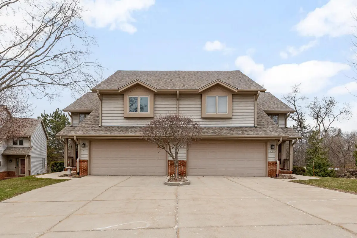 512 Frederick Ct, Oconomowoc, WI 53066 - #1