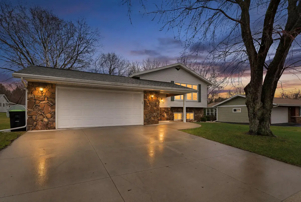 438 Emmer St, Mayville, WI 53050 - #1