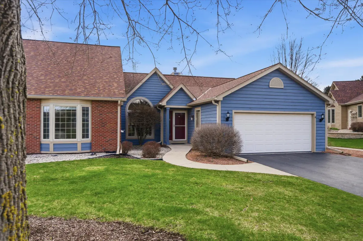 W268N1935 Shooting Star Rd, Pewaukee, WI 53072 - #1